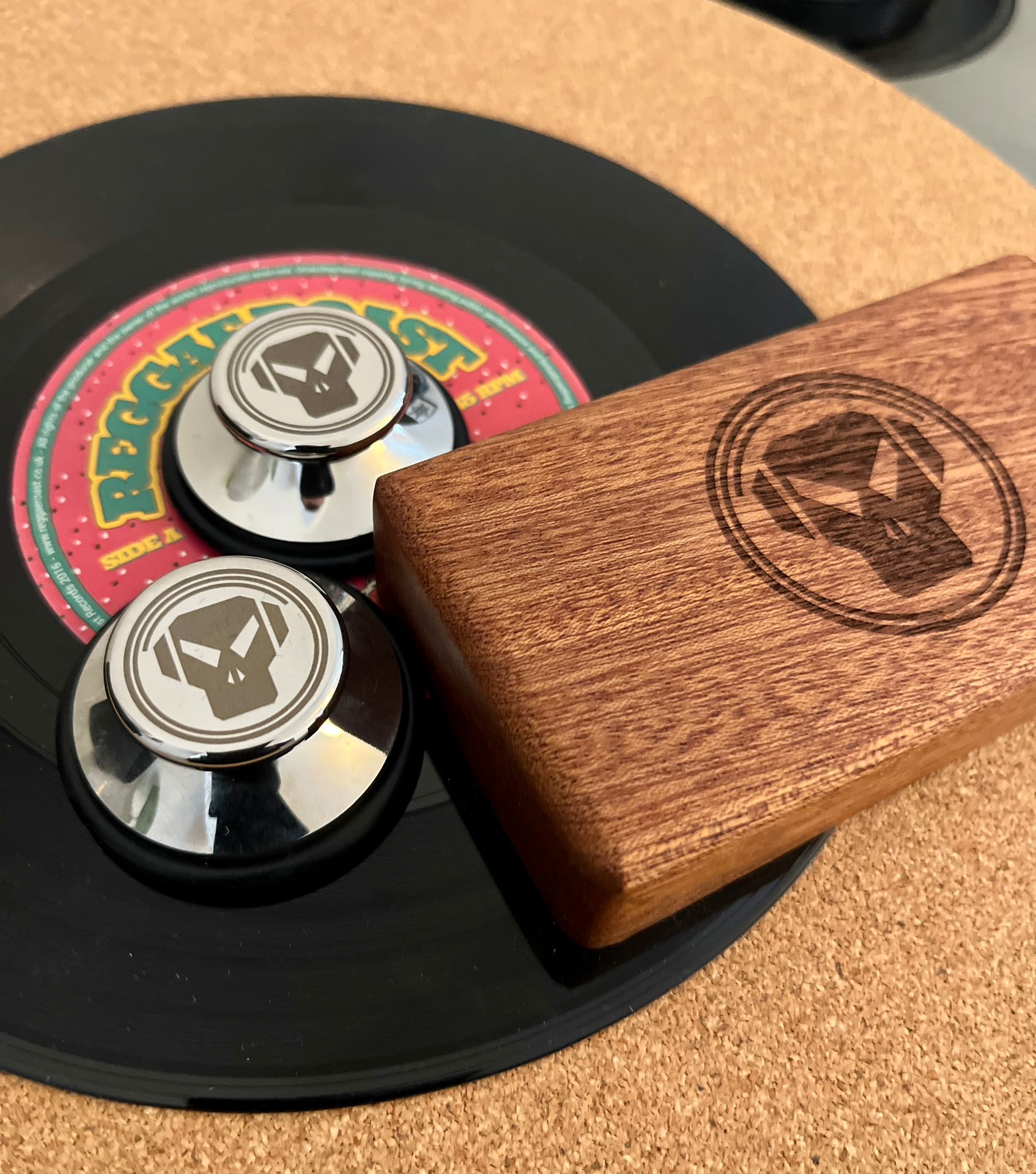 Black Aluminum 45 RPM Adapter – Stabilizes Large-Hole Records, Fits Most Turntables (Gold Accent)